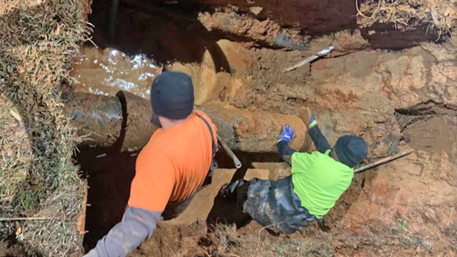 Workers suffer 2day deep freeze mending water pipes The Voice of